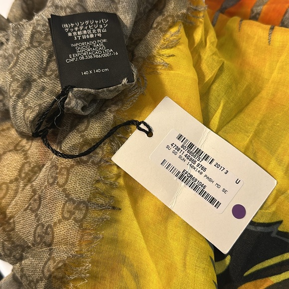 Gucci // Y2K Vintage Monogram Red Tiger shawl/ scarf - Picture 11 of 14